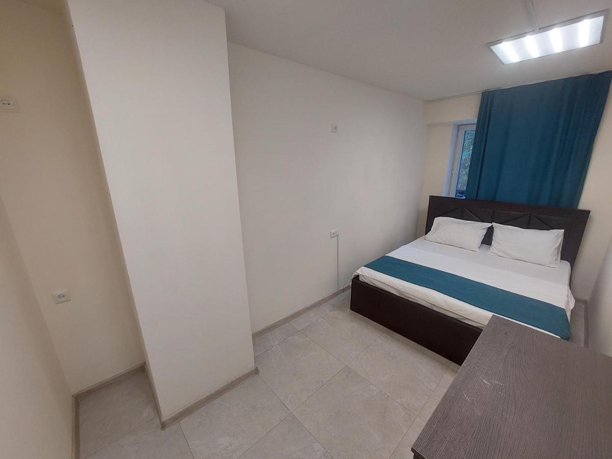 The Best Hotel-Hostel Єреван Екстер'єр фото